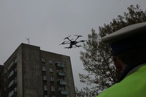Testy drona do nadzoru ruchu drogowego