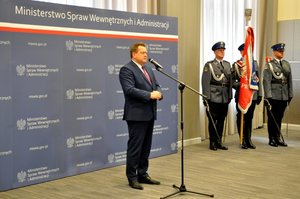 Wiceminister Jarosław Zieliński wręczył awanse i nagrody policjantom
