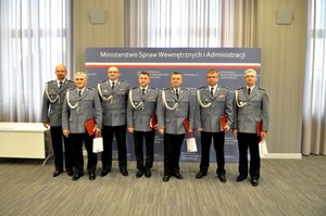Wiceminister Jarosław Zieliński wręczył awanse i nagrody policjantom