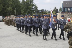 Policjanci na uroczystych obchodach Święta Wojska Polskiego