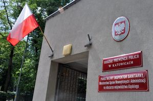 na zdjęciu brama wejściowa na teren Oddziału Prewencji Policji w Katowicach