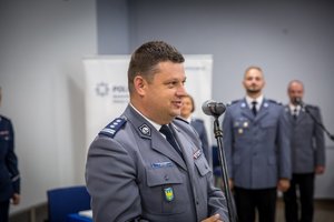 Zastępca Komendanta Wojewódzkiego Policji w Katowicach insp. Piotr Kucia podczas pożegnalnego przemówienia