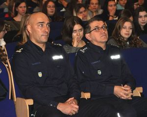 Na zdjęciu Naczelnik Wydziału Prewencji oraz Pierwszy Zastępca Komendanta Wojewódzkiego Policji w Katowicach podczas konferencji