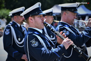 Orkiestra w tracie obchodów Święta Policji garnizonu śląskiego.