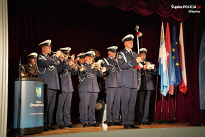 Orkiestra w tracie obchodów Święta Policji w Mikołowie.