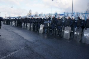 policjanci w trakcie ćwiczeń na Stadionie Ruchu Chorzów