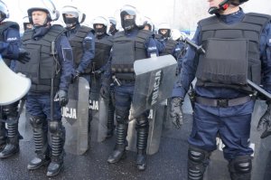 policjanci w trakcie ćwiczeń na Stadionie Ruchu Chorzów