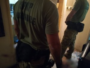 policjanci z Katowic w mieszkaniu gdzie doszło do wybuchu
