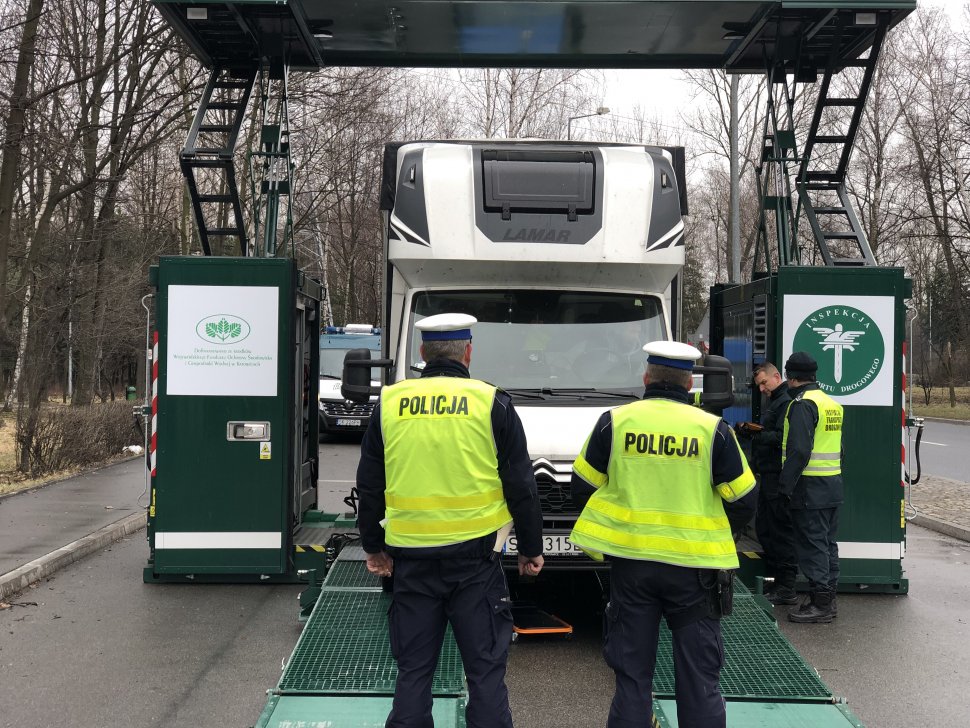 13 dowodów rejestracyjnych w cztery godziny - Wiadomości - Policja Śląska