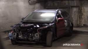 Mazda znaleziona w warsztacie podczas policyjnej akcji