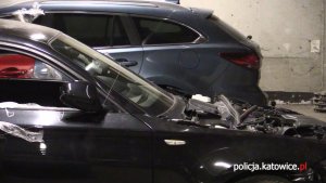 BMW i mazda znalezione podczas policyjnej akcji w warsztacie