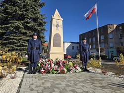 na zdjeciu widać policjantów
