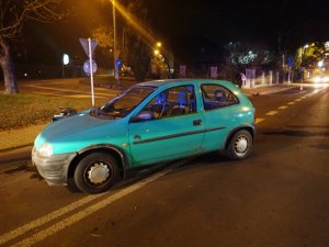 Uszkodzony samochód marki Opel Corsa -wypadek drogowy.