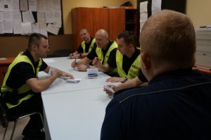 Słuchacze Szkoły Policji w Katowicach podczas praktyk w KMP Tychy