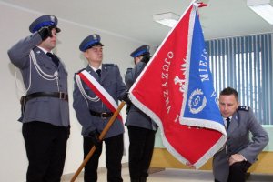 Komendant Miejski Policji w Żorach żegna się ze sztandarem