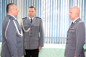 Podinsp. Marek Sobiegraj składa meldunek Komendantowi Wojewódzkiemu Policji w Katowicach