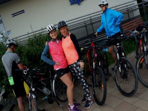 Uczestnicy IV etapu charytatywnej wyprawy rowerowej