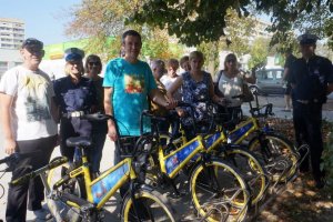 Policjanci podczas działań w ramach projektu &quot;Bezpieczny rower w mieście Żory&quot;