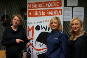 Po lewej prowadząca audycję Agnieszka Kraińska, w środku Kamila Siedlarz, po prawej Anita Czerner-Lebedew