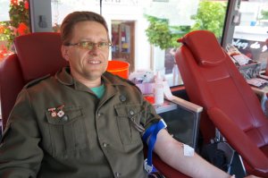 harcerz oddaje krwe