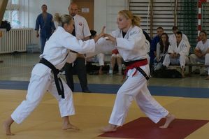 Zawodniczki w trakcie walki judo