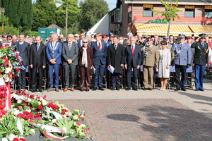 Uczestnicy uroczystości  obchodów 71 rocznicy operacji &quot;Market-Garden&quot;