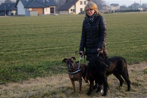 asp.szt. Kamila Siedlarz ze swoimi psami.