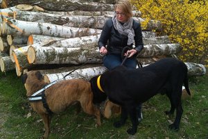 asp.szt. Kamila Siedlarz ze swoimi psami.