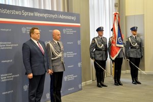 Wiceminister Jarosław Zieliński wręczył awanse i nagrody policjantom