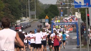 Policjanci z Katowic oraz Siemianowic Śląskich podczas zabezpieczenia biegu Silesia Marathon