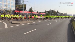 Policjanci z Katowic oraz Siemianowic Śląskich podczas zabezpieczenia biegu Silesia Marathon