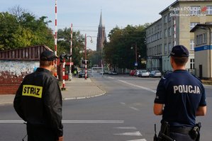 Policjanci z Katowic oraz Siemianowic Śląskich podczas zabezpieczenia biegu Silesia Marathon