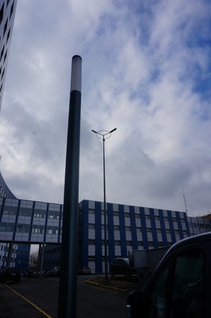 wymiana starego oświetlenia przed budynkiem KWP Katowice