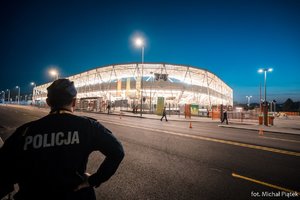 policjant oraz Stadion Miejski w Bielsku Białej