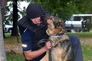 Policyjny przewodnik ze swoim psem