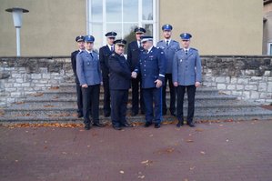 Zdjęcie kolorowe. Wizyta delegacji Śląskiej Policji w Prezydium Policji kraju związkowego Brandenburgii. Pamiątkowe zdjęcie uczestników wizytacji