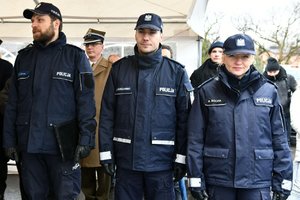 Policjanci z katowickiej komendy wojewódzkiej oraz rybnickiej komendy biorący udział w uroczystości