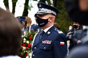 Komendant Główny Policji na cmentarzu.
