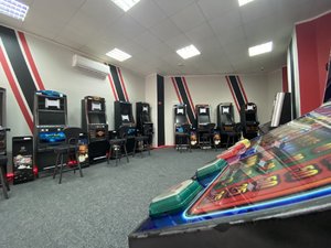 Pomieszczenie z automatami do gier hazardowych