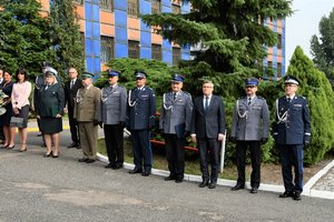 Przedstawiciele kadry kierowniczej POlicji oraz zaproszeni goście i gość honorowy - Wojewoda Śląski.