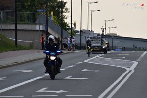 Policjanci z Katowic zabezpieczają 6 etap wyścigu.