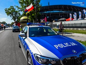 Policjanci z Zabrza zabezpieczają 7 etap wyścigu kolarskiego w swoim mieście.