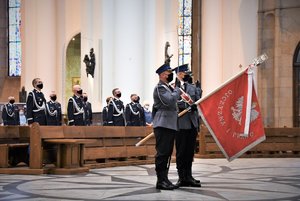 Kierownictwo Policji podczas mszy w intencji poległych policjantów w Archikatedrze