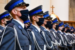 Kierownictwo Policji podczas mszy w intencji poległych policjantów w Archikatedrze