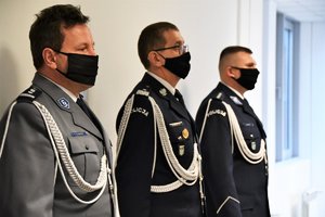 Od lewej Komendant z Raciborza, Komendant Wojewódzki oraz Naczelnik Wydziału Gabinet Komendanta - przedstawiciele kierownictwa śląskiej Policji.