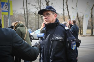 Komendant Wojewódzki Policji w Katowicach wypowida się przed kamerami