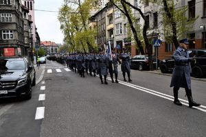Marsz Katyński idący ulicami Katowic