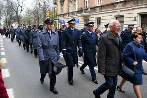 Marsz Katyński idący ulicami Katowic