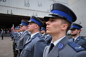 Policyjna kompania honorowa na Placu Sejmu Śląskiego.