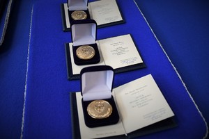 Odznaczenia i medale wręczane podczas uroczystości na auli
